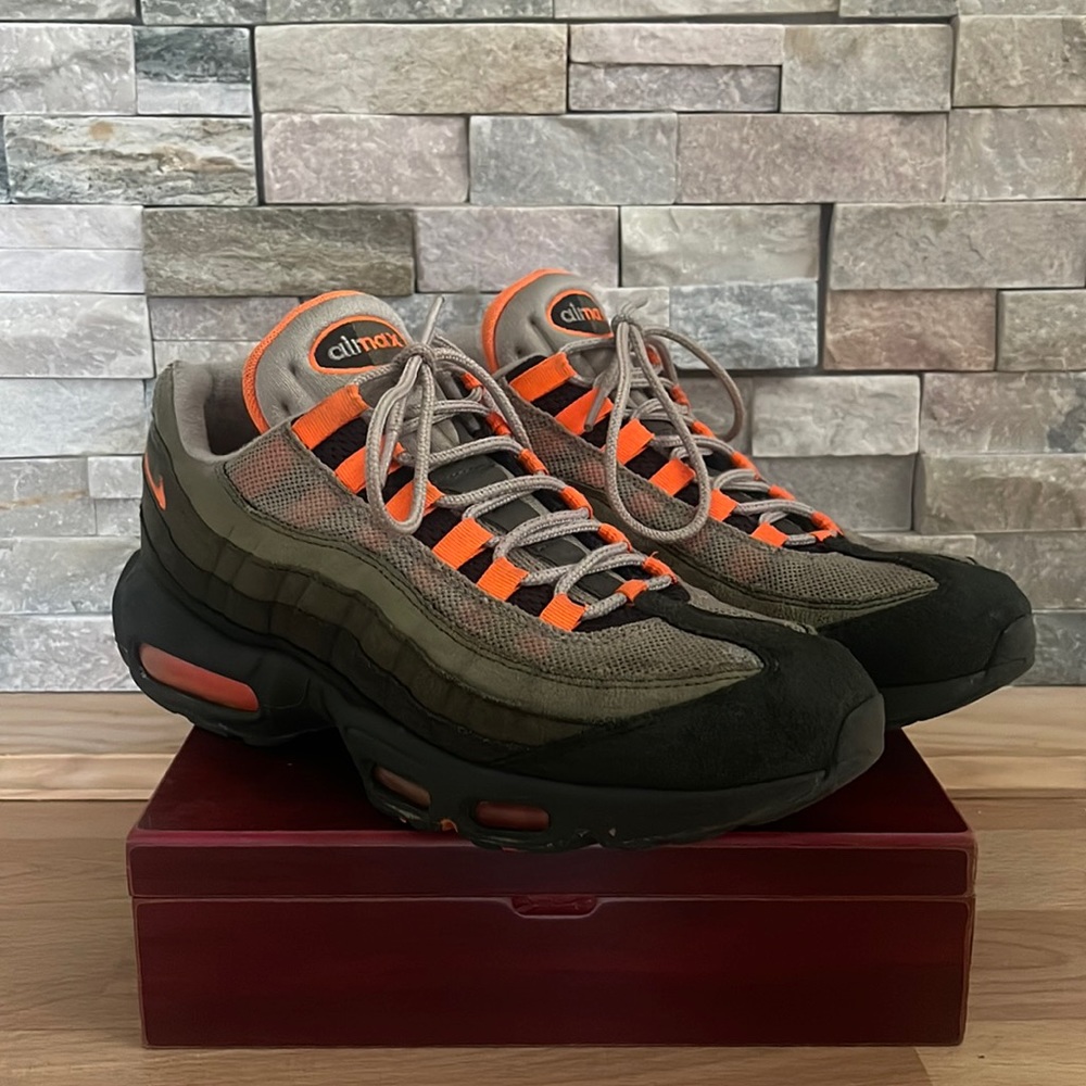 Nike Air Max 95 OG Neutral Olive Total Orange Size 9.5